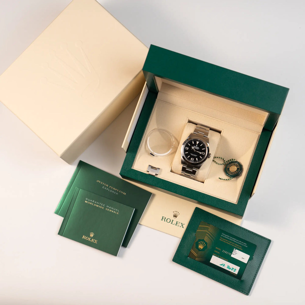 Rolex Explorer 40 Armbanduhr der Referenz 224270 mit dem klassischen 3-6-9-Explorer-Zifferblatt zusammen mit dem Lieferumfang, bestehend aus Box, Umkarton, Booklets, Hangtag, Lünettenschutz, und Garantiekarte (Papiere)