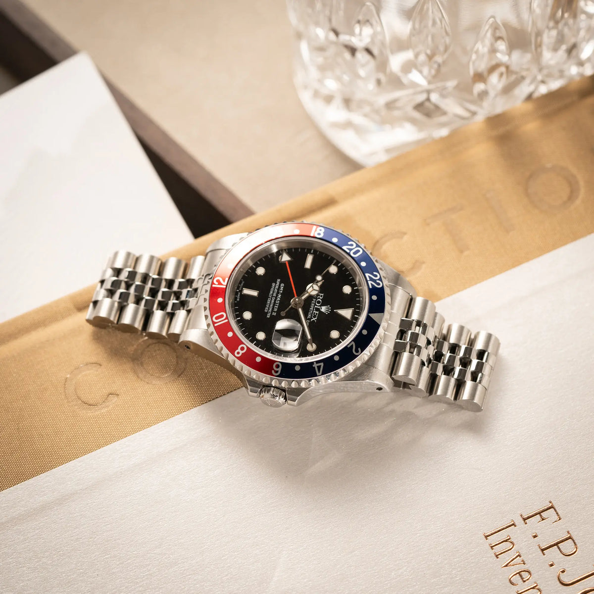 Rolex GMT-Master II 16710 mit der blau-roten Pepsi-Lünette aus 2001 am Jubilee-Armband  in einem neuwertigen Zustand
