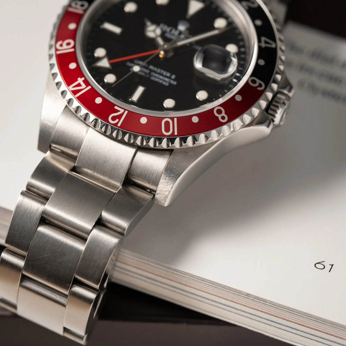 Bandanstoß der Rolex GMT-Master II der Referenz 16710 mit der schwarz-roten "Coke"-Lünette aus 2007 mit dem "No-Hole"-Uhrengehäuse