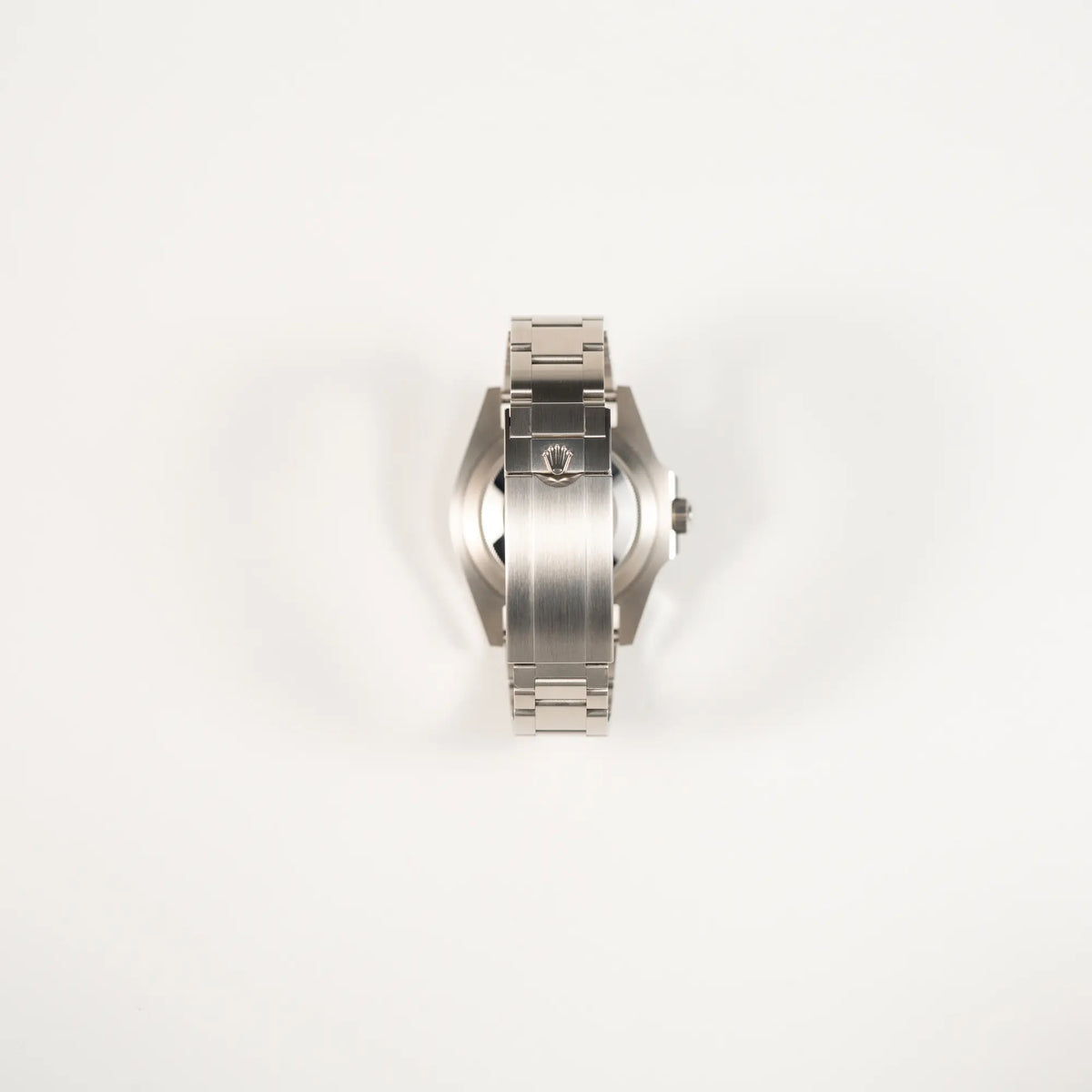 Blick auf die Oyster-Faltschliesse der Rolex Submariner Date in schwarz mit Keramik-Lünette  am Oyster-Stahlband aus 2023 mit dem 41mm-Oyster-Gehäuse