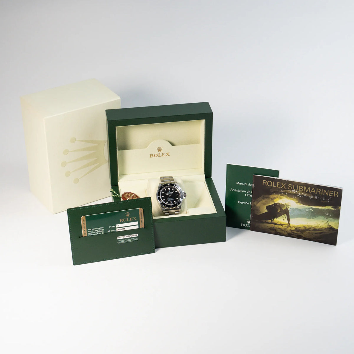 Rolex Submariner NoDate 14060M in Schwarz zusammen mit dem Lieferumfang, betsehend aus Box, Papieren und Hang-Tag
