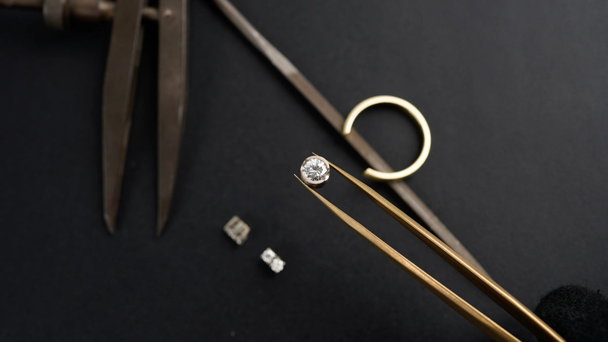 Serviceleistungen für Schmuck bei Schmuckatelier Lang Anfertigung eines Brillant Goldrings