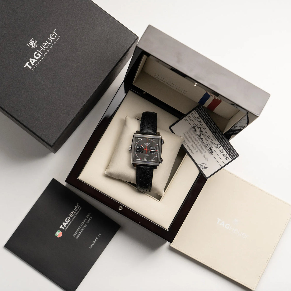 Tag Heuer Monaco CAW211B Final Limited Edition mit grauem Zifferblatt zusammen mit dem gesamten Lieferumfang 