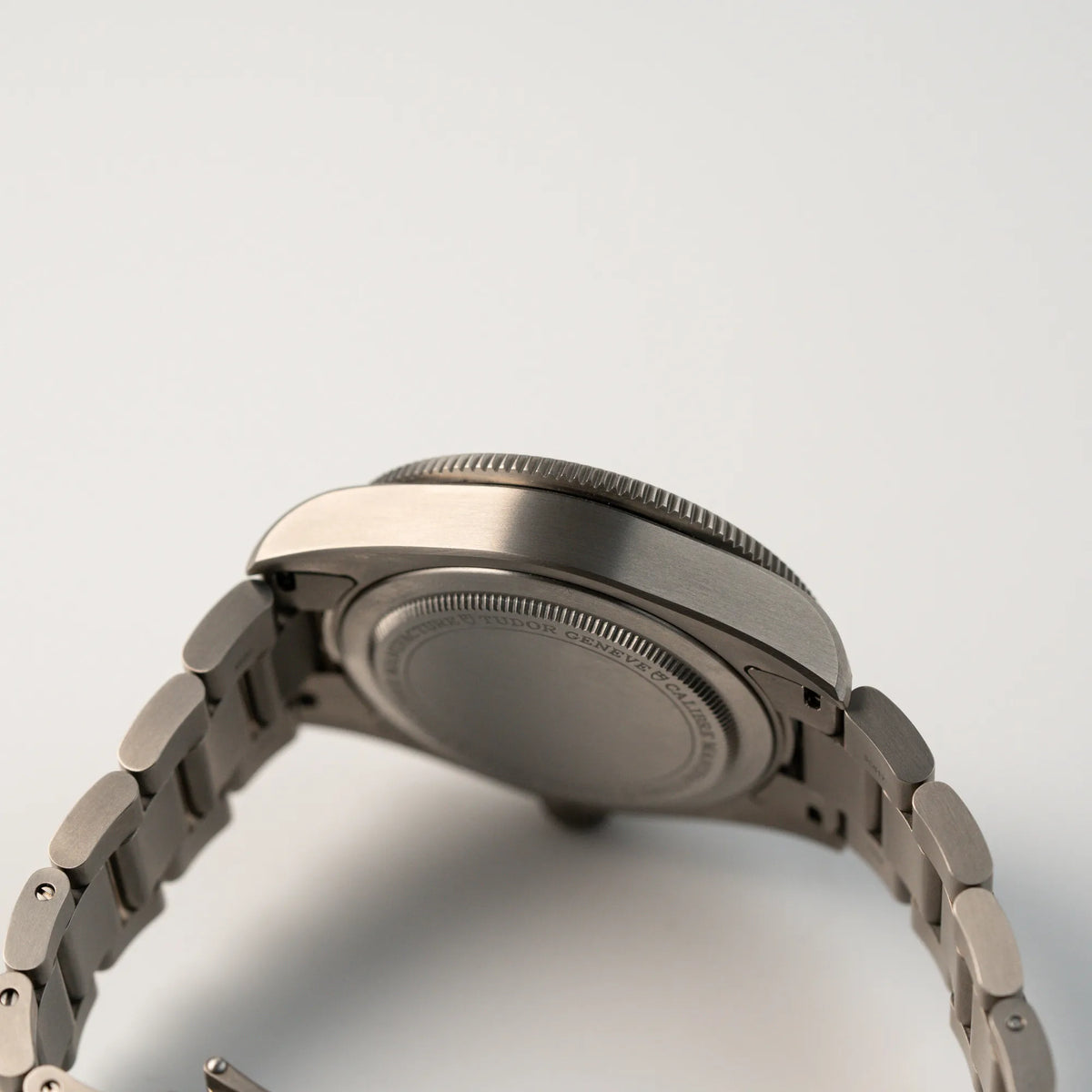 Seitliches Gehäuse der Tudor Pelagos 254407N mit 39mm Durchmesser aus Titan