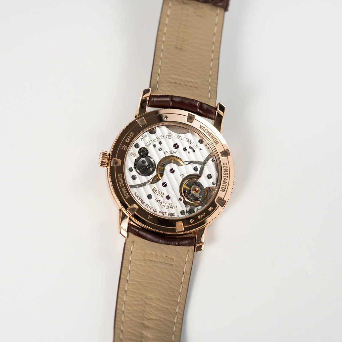 Gehäuseboden mit Sichtglas der Vacheron Constantin Patrimony 82172 in Roségold am braunem Lederband in einem nahezu neuwertigen Zustand zeigt das mechanische Uhrwerk