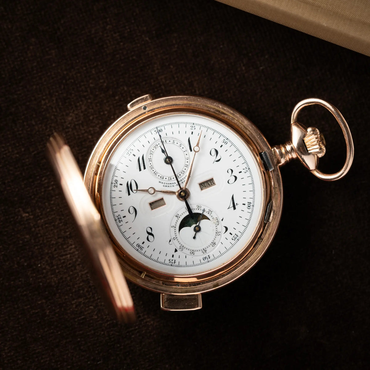 Produktfotografie als Titelbild für die  Vollkalender Taschenuhr mit viertel Stunden Repetition und Mondphase-Anzeige bei 6 Uhr