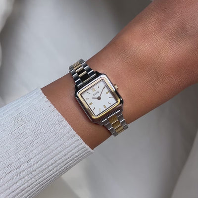 Produktvideo der stahl-goldfarbenen Cluse Damenuhr Gracieuse Mini CW15501 mit quadratischen Gehäuse, einem weißem Zifferblatt und einem passenden stahl-goldfarbenen Uhrenarmband 