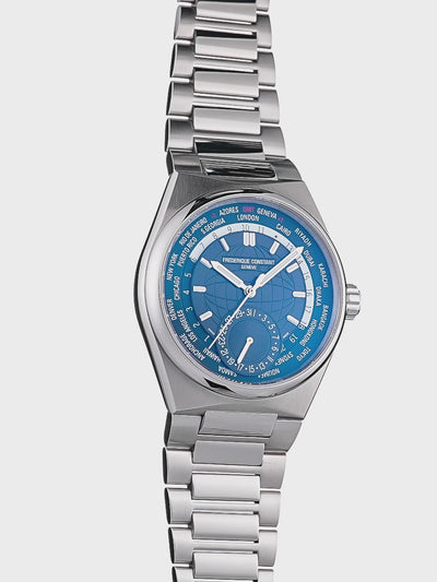 Produktvideo der Worldtimer-Uhr von Frederique Constant aus der Highlife Kollektion mit einem blauen Zifferblatt, das verschiedene Städte und deren Zeitzonen zeigen kann